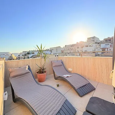 Luxury Panoramic Penthouse W Jacuzzi & Sea View *