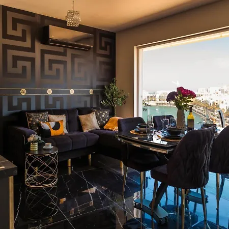 Luxury Panoramic Penthouse W Jacuzzi & Sea View マルサスカーラ