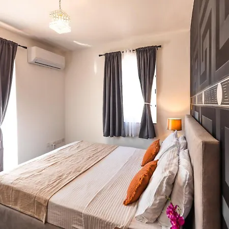 アパート Luxury Panoramic Penthouse W Jacuzzi & Sea View マルサスカーラ
