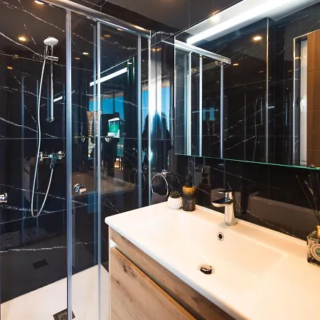 Luxury Panoramic Penthouse W Jacuzzi & Sea View *