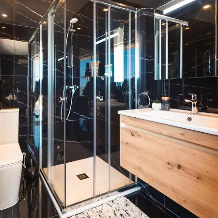Luxury Panoramic Penthouse W Jacuzzi & Sea View マルサスカーラ