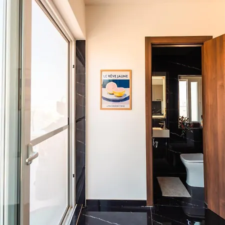 Luxury Panoramic Penthouse W Jacuzzi & Sea View