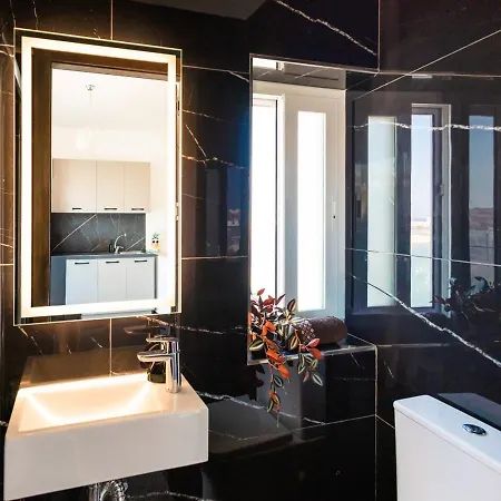 Luxury Panoramic Penthouse W Jacuzzi & Sea View * マルサスカーラ