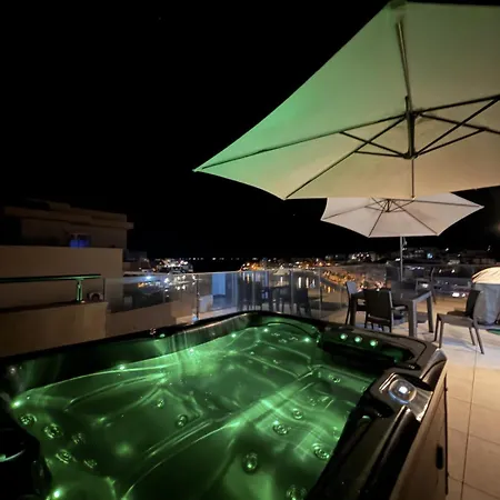 Luxury Panoramic Penthouse W Jacuzzi & Sea View *