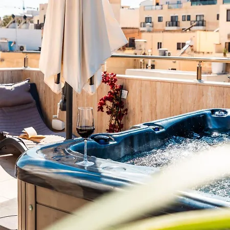 Luxury Panoramic Penthouse W Jacuzzi & Sea View マルサスカーラ