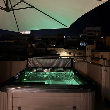 Luxury Panoramic Penthouse W Jacuzzi & Sea View アパート マルサスカーラ